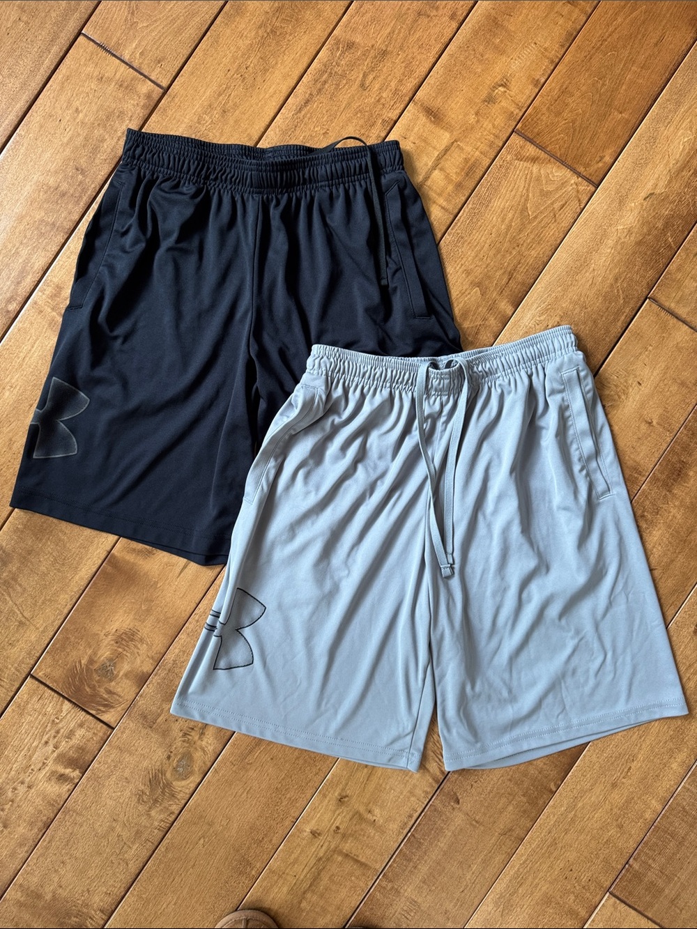 Under Armour Men’s Athletic Shorts - Black & Light Gray size Medium